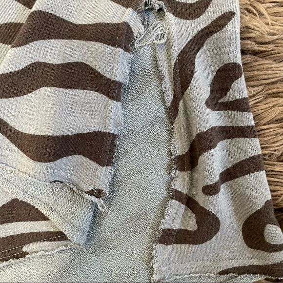 XCVI 3/4 Sleeve Raw Edge Top. Blue/Charcoal Grey Animal Print - Picture 5 of 5